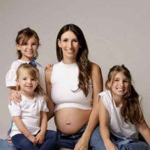 Amanda Rohlfs oliveira, grávida de Elói, com as filhas Elisa, Beatriz e Giovana 