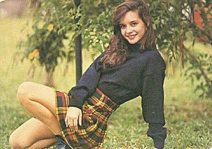 Daniella já tinha outros trabalhos na TV antes de ser assassinada. Ela também era bailarina e filha de Glória Perez com Luiz Carlos Saupiquet Perez.  Depois da morte de Daniella, o casal teve mais dois filhos. 