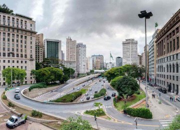 Região central de São Paulo; projeto vai estimular o retrofit em vários prédios de escritórios  -  (crédito: Get Archive - Public domain media)