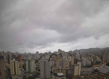 Céu nublado a encoberto e possibilidade de chuviscos em pontos isolados de BH nesta sexta-feira (9) -  (crédito: Clima ao Vivo)