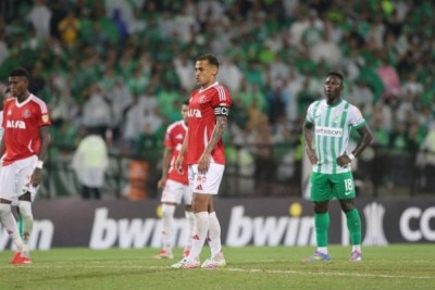 O Internacional foi dominado e perdeu para o Atlético Nacional por 3 a 1, nesta quinta-feira (8), fora de casa, pela 4ª rodada do Grupo F da Libertadores. Veja como o Jogada10 avaliou o desempenho dos jogadores do Colorado! - 