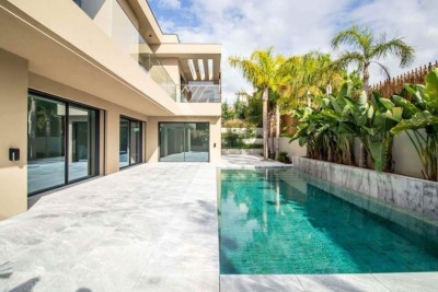 Imobiliária de brasileiro dá carro de R$ 1,6 milhão a quem comprar casa em Portugal -  (crédito: Platobr Economia)