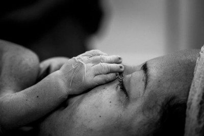 Paula Beltrão, fotógrafa há 15 anos, oferece acolhimento a famílias que lidam com a perda gestacional, através da fotografia -  (crédito: Paula Beltrão)