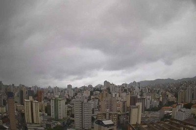 Céu nublado a encoberto e possibilidade de chuviscos em pontos isolados de BH nesta sexta-feira (9) -  (crédito: Clima ao Vivo)