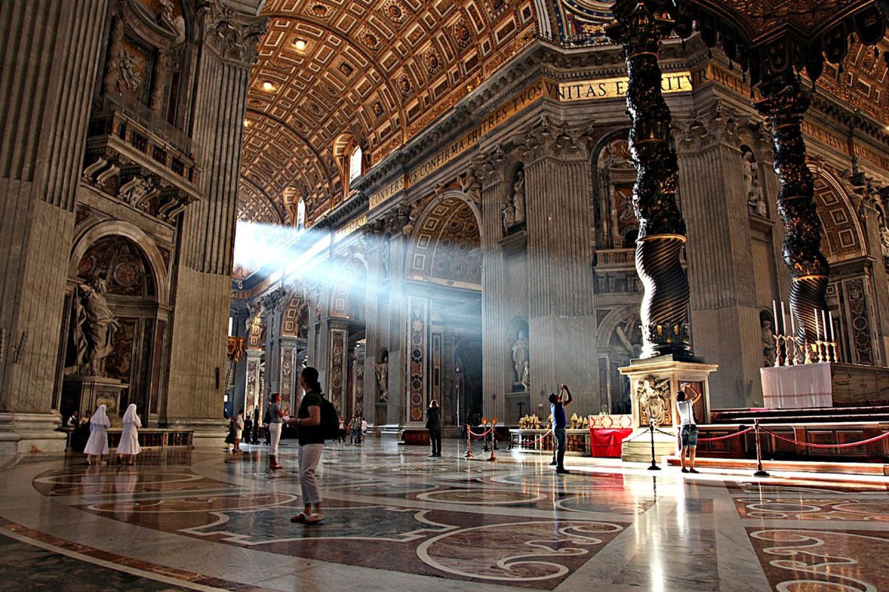 Dentro da Basílica São Pedro-Flickr - Francisco Aragão
