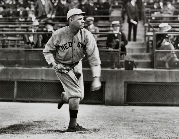 Babe Ruth (foto), Willie Mays, Hank Aaron, Ted Williams e Walter Johnson são alguns dos maiores ídolos da história do beisebol.