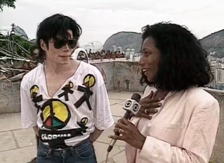 A série exibe imagens raras de arquivos pessoais de Glória Maria e bastidores de entrevistas especiais com personalidades como Madonna e Michael Jackson, além de contar com depoimentos de artistas e colegas de profissão, como Fátima Bernardes, William Bonner e Pedro Bial. 

