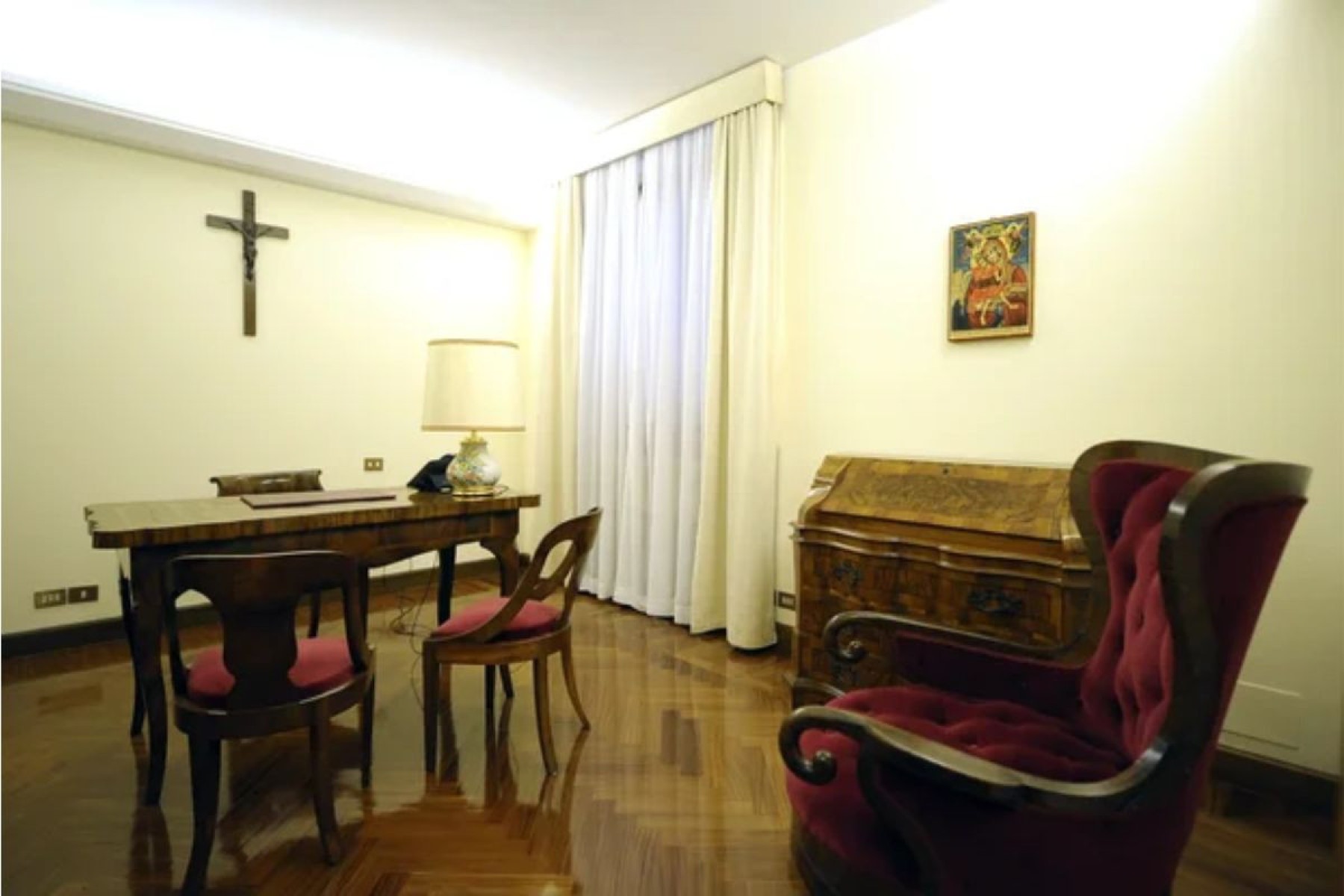 Quarto do papa Francisco-Eric VANDEVILLE/Gamma-Rapho via Getty Images