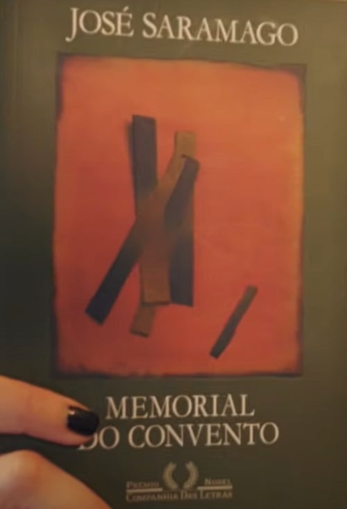 Esse estilo foi particularmente notável em obras como "Memorial do Convento" (1982) e "Ensaio sobre a cegueira" (1995), que são dois dos seus romances mais emblemáticos.