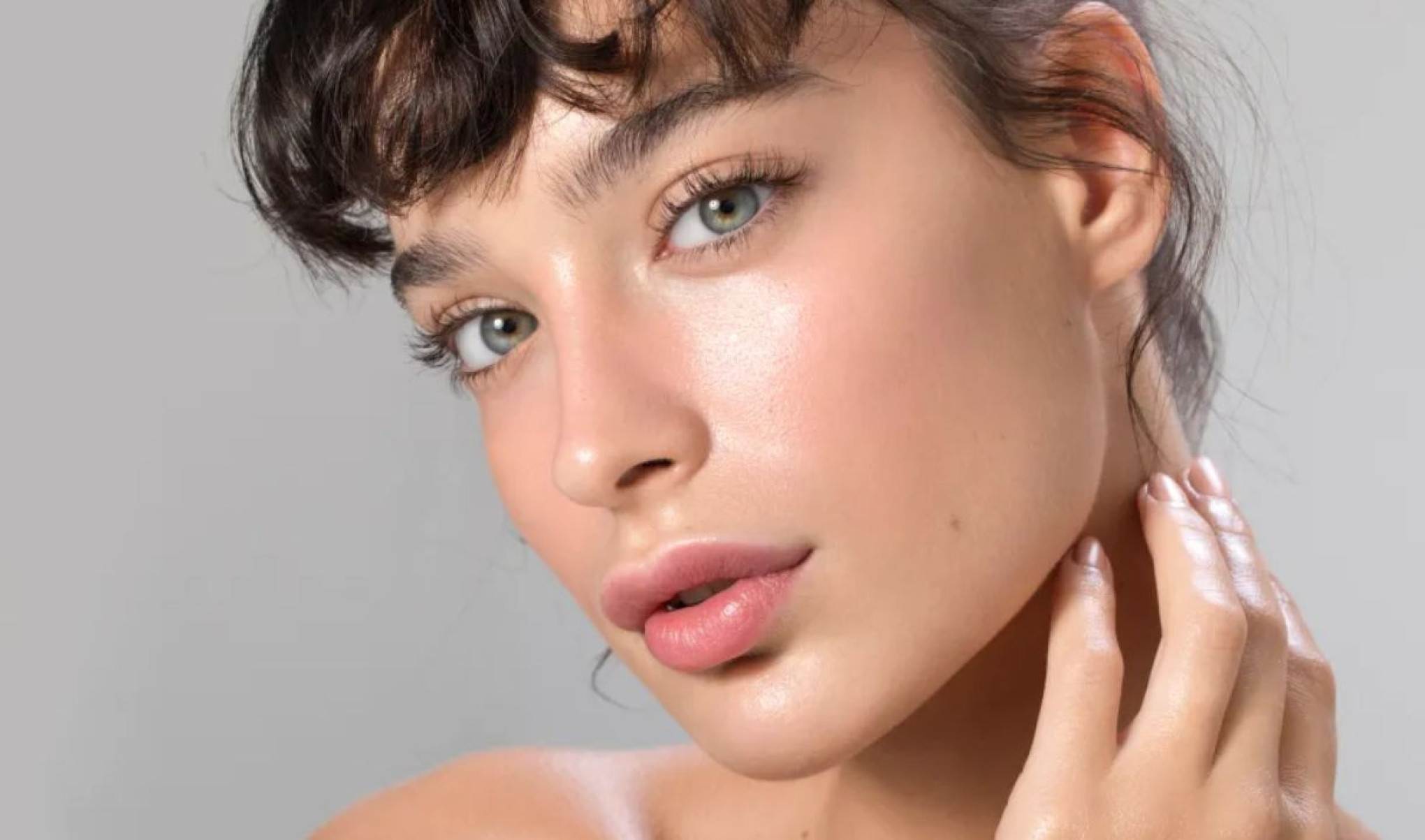 Filtro solar com FPS 30 ou mais, de amplo espectro, deve ser usado diariamente. Sem isso, a Butter Skin pode se transformar em pele com manchas, rugas e flacidez.

-Redes sociais