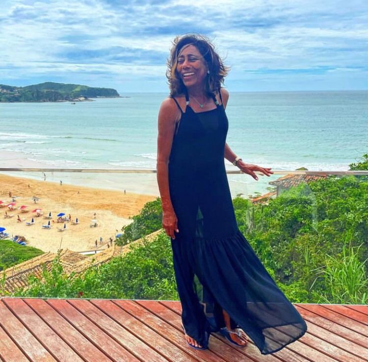 Após deixar o Fantástico, a jornalista deu uma pausa na carreira para se dedicar a projetos pessoais e viajou à Nigéria e à Índia, onde trabalhou como voluntária.
