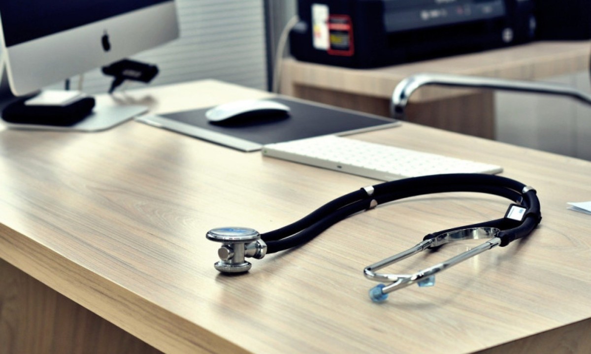 As escolas médicas, por sua vez, perdem o estímulo para ensinar o método científico, pois sabem que os alunos buscarão As escolas médicas, por sua vez, perdem o estímulo para ensinar o método científico, pois sabem que os alunos buscarão