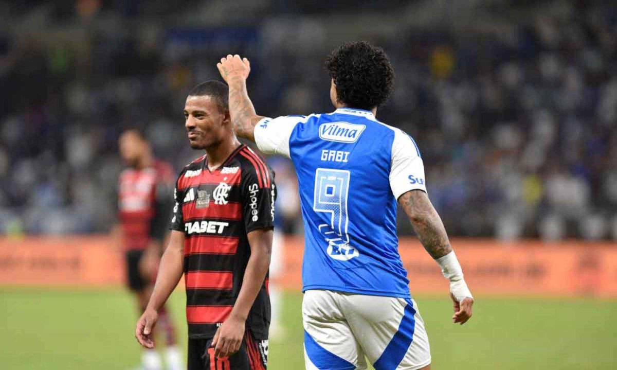 A Raposa enfrenta o Sport, hoje, na Ilha do Retiro, embalada pela grande vitória por 2 a 1 diante do Flamengo, na rodada ada, no Mineirão - (crédito: Ramon Lisboa/EM/D.A. Press) A Raposa enfrenta o Sport, hoje, na Ilha do Retiro, embalada pela grande vitória por 2 a 1 diante do Flamengo, na rodada ada, no Mineirão - (crédito: Ramon Lisboa/EM/D.A. Press)