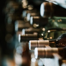 Antifraude: Inteligência Artificial identifica garrafas de vinho com rótulos trocados - Hermes Rivera Unsplash
