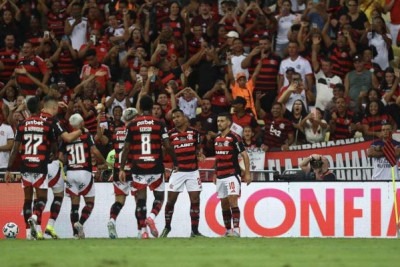 Com gol de Arrascaeta, o Flamengo venceu o Bahia por 1 a 0, neste sábado (10), no Maracanã, pela 8ª rodada do Brasileirão, e assumiu a liderança provisória. Veja como o Jogada10 avaliou o desempenho do Rubro-Negro! - Foto: Gilvan de Souza/Flamengo -  (crédito: Gilvan de Souza/Flamengo)