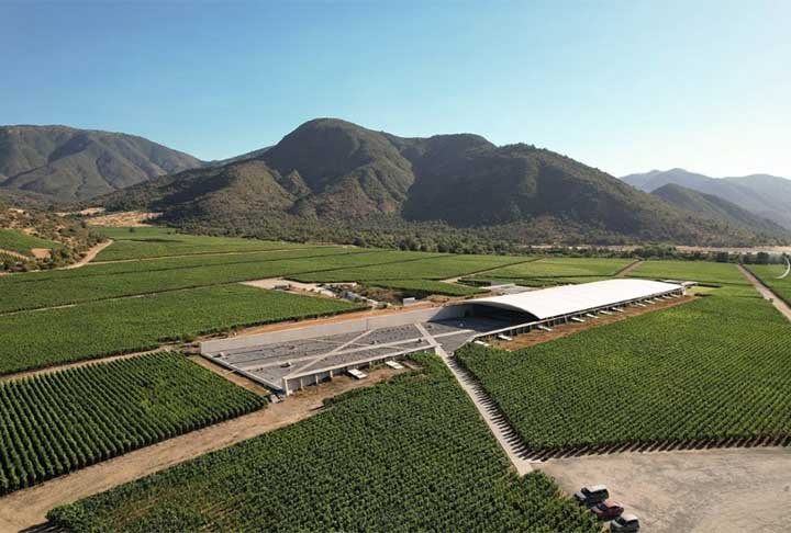 A propÃ³sito, aulas de ioga sÃ£o oferecidas para quem decidir ficar no hotel, alÃ©m do spa e a piscina infinita. Ainda hÃ¡ o convidativo La Huerrta, um restaurante orgÃ¢nico ao ar livre onde 100% dos ingredientes sÃ£o colhidos antes de serem preparados para os clientes. 