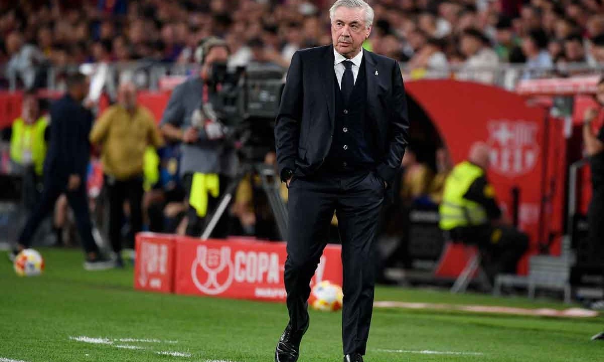 O desempenho ruim do Real Madrid na temporada europeia custará o cargo do técnico Carlo Ancelotti, que pode assumir o comando da Seleção Brasileira - (crédito: Josep LAGO / AFP) O desempenho ruim do Real Madrid na temporada europeia custará o cargo do técnico Carlo Ancelotti, que pode assumir o comando da Seleção Brasileira - (crédito: Josep LAGO / AFP)