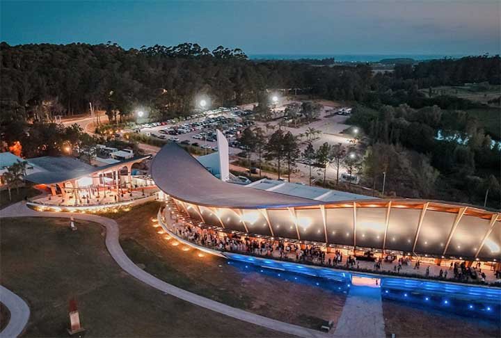 6ª - A Bodega Garzon está situada no município de Maldonado, no Uruguai, próximo a vários pontos turísticos, como Punta del Este e La Barra. É um projeto com mais de 240 hectares de vinhedos, pertence ao Grupo Agroland, fundado pelo argentino Alejandro Bulgheroni