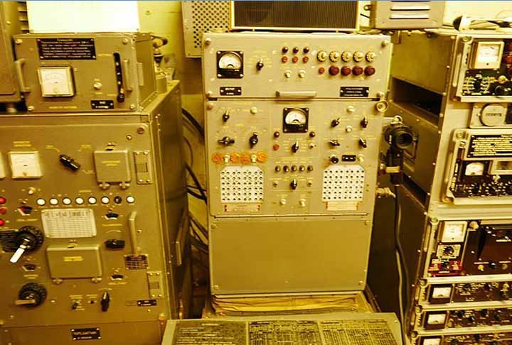 Projetado para acomodar atÃ© 250 pessoas por trÃªs meses, o bunker conta com sistema de esgoto prÃ³prio, poÃ§o de Ã¡gua e fornecimento de eletricidade. EstÃ¡ desativado desde 2003.