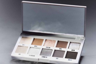 A nova paleta de maquiagem da Kylie Jenner é linda, mas vale os R$399?