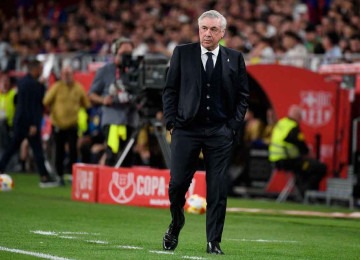 O desempenho ruim do Real Madrid na temporada europeia custará o cargo do técnico Carlo Ancelotti, que pode assumir o comando da Seleção Brasileira -  (crédito: Josep LAGO / AFP)