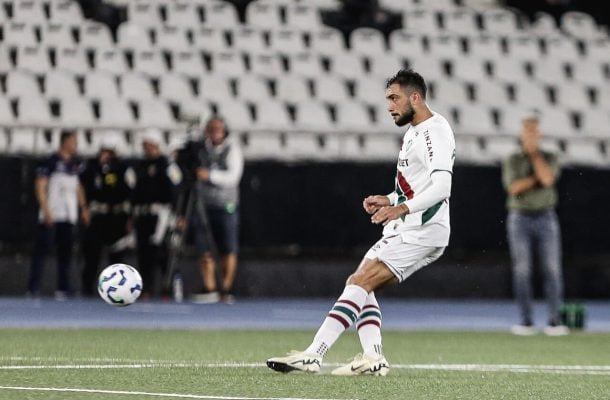 FREYTES – Muito bem no jogo aéreo e nos desarmes, além de fazer um papel importante na cobertura ao lateral. Quase evitou o segundo gol, mas poderia ter se posicionado melhor no lance do terceiro gol. NOTA: 6,5. Foto: Marcelo Gonçalves/Fluminense