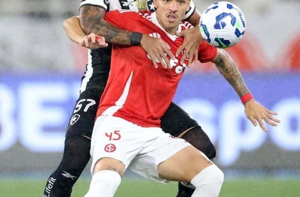 DAVID RICARDO - Anulou as investidas Lucca e Tabata, os que mais caíram pelo seu lado. Seguro durante os 90 minutos. Aprovou.NOTA 7,5. Foto: Vitor Silva/Botafogo.