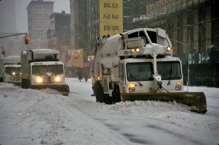 Em 1993, entre 12 e 14 de março, ocorreu o que se chama "Tempestade do Século" nos EUA. Foi uma catástrofe que atingiu também Cuba e Canadá, atravessando os Estados Unidos e deixando 310 mortos. Mais de 100 milhões de pessoas foram afetadas e o prejuízo chegou a US$ 6 bilhões. 