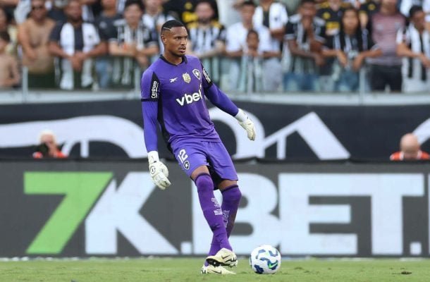 JOHN - Boa defesa no primeiro tempo em chute de Wesley. No segundo tempo, pouco trabalho.  NOTA 6,0. Foto: Vitor Silva/Botafogo.