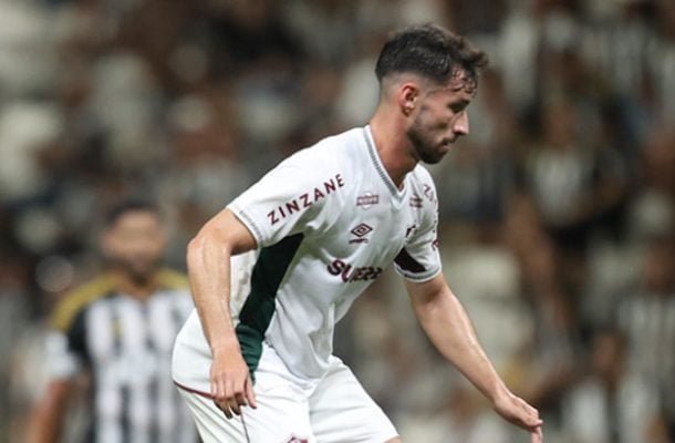 MARTINELLI – Não comprometeu defensivamente, ajudando a fechar o meio da intermediária. Mas, quando a missão era criar algo ofensivamente, só teve um lance de destaque, quando roubou a bola de Hulk e deu para Serna empatar o jogo em 2 a 2. NOTA: 6,0. Foto: Divulgação Fluminense