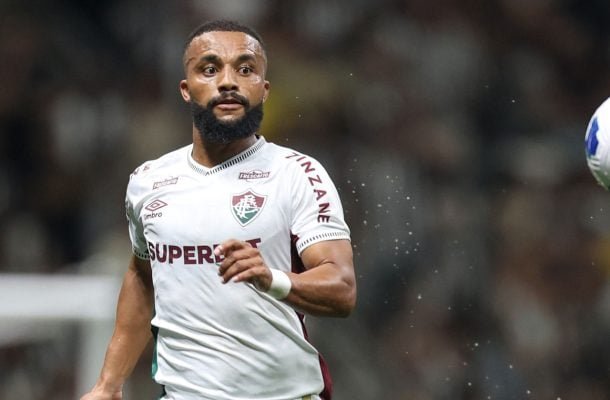 SAMUEL XAVIER – Na defesa, parou as ações do Atlético pelo seu setor. Quando foi ao ataque para apoiar, teve algum sucesso nas investidas, mas sem conseguir encontrar os companheiros na área. Simulou sofrer um pênalti e levou amarelo ainda no primeiro tempo. NOTA: 6,5. Foto: Divulgação Fluminense