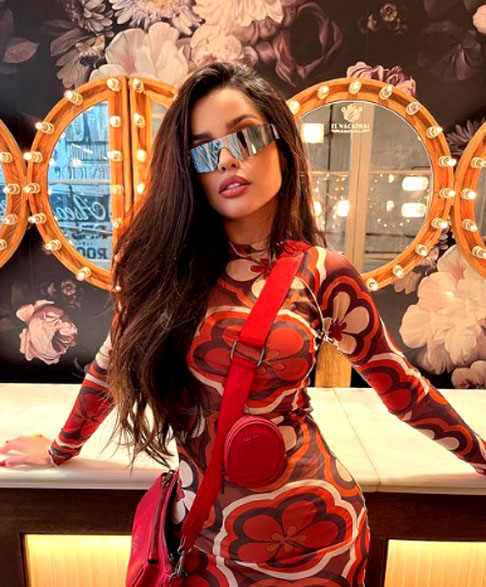 Juliette colaborou com artistas renomados, como Alok e Luis Fonsi na faixa "Un Ratito".  Também lançou músicas com Marina Sena e Israel & Rodolffo.  Essas parcerias ampliaram seu alcance no cenário musical.