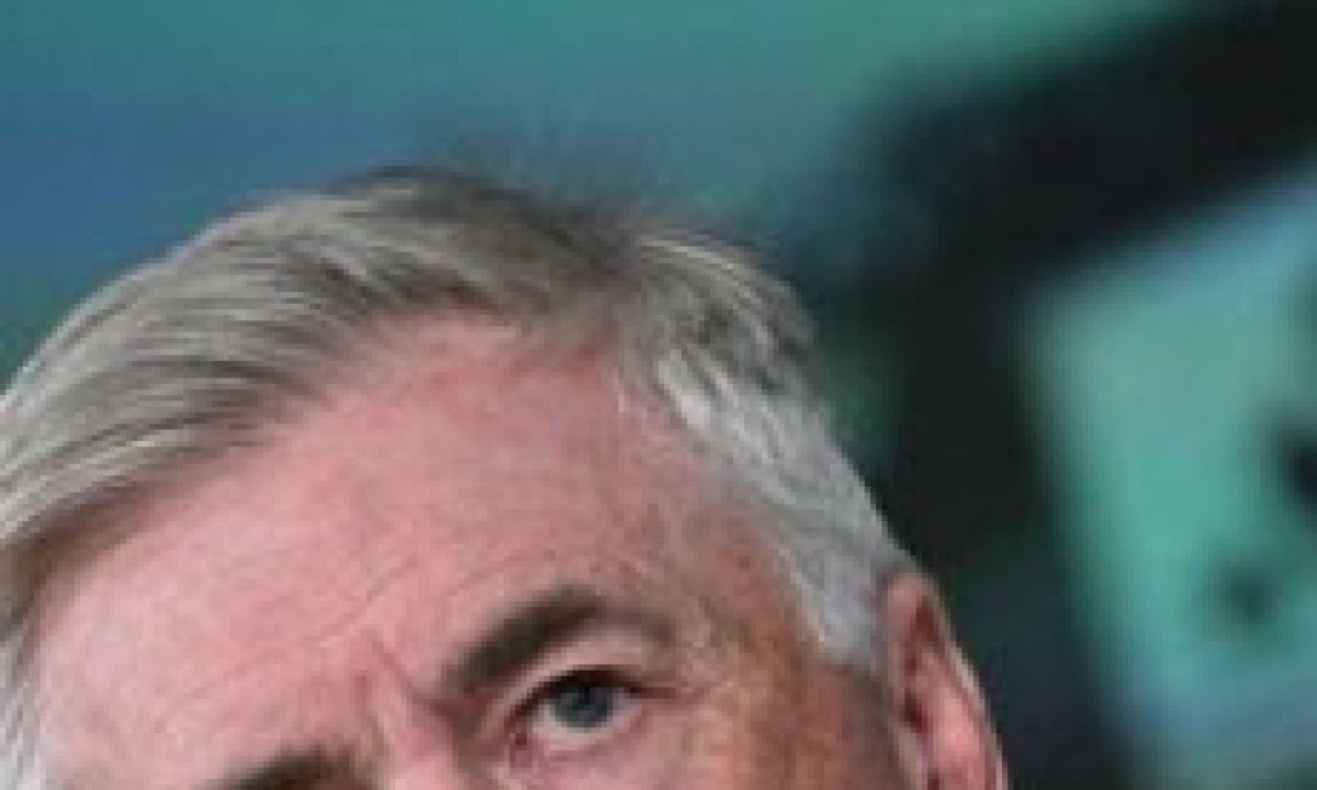  Real Madrid's Italian coach Carlo Ancelotti holds a press conference at the Real Madrid Sport City in Valdebebas, on the outskirts of Madrid, on the eve of their Liga football match against FC Barcelona, in Madrid on April 20, 2024. (Photo by JAVIER SORIANO / AFP) (Photo by JAVIER SORIANO/AFP via Getty Images)
     -  (crédito:  AFP via Getty Images)