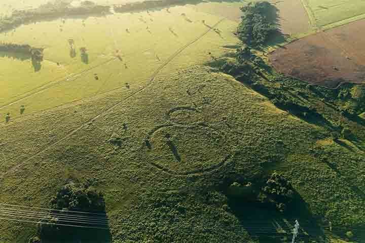 Pela localização dos geoglifos, os estudiosos presumem que eles não foram instalados para defesa, tampouco para habitação. 
