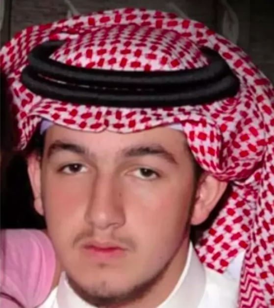 Al-Waleed bin Khaled bin Talal Al Saud (foto) é filho do príncipe Khaled bin Talal e sobrinho do bilionário príncipe Al-Waleed bin Talal, ambos membros da influente família real saudita.