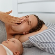 Especialista alerta que, se a mãe não dormir, nenhuma atividade será fácil -  (crédito: user18526052/ FreePik)