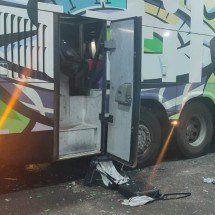 Mala explode e passageiro de ônibus é preso com frascos de lança-perfume - PMMG/Divulgação