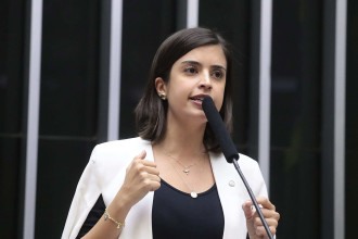 Tabata Amaral assina CPMI do Roubo dos aposentados: 'Corrupção covarde'