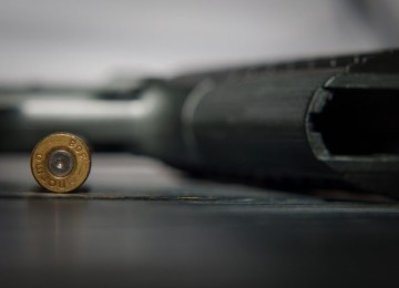 Em entrevista para o podcast "Dream House: A História Real de Jack Ryan", Ann contou que o pai chegou a apontar uma arma contra a cabeça da outra filha, Diana, por estar tomado pelas drogas. -  (crédito: Jan Marcus Trapp por Pixabay)
