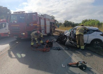 Acidente registrado na altura do KM 492 da BR-354, em Formiga -  (crédito: Imagem: Reprodução/CBMMG)