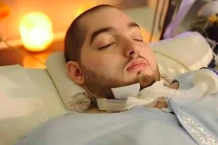 Al-Waleed tinha apenas 16 anos quando sofreu um acidente de carro em 2005.