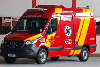 Homem que trabalhava em máquina morre após barranco desabar no Barreiro, em BH -  (crédito: Corpo de Bombeiros/Divulgação)