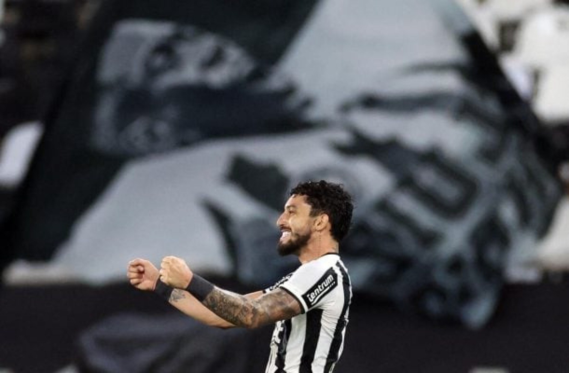 Alex Telles projeta ‘final’ para o Botafogo na Libertadores: ‘Noites de Niltão são especiais’