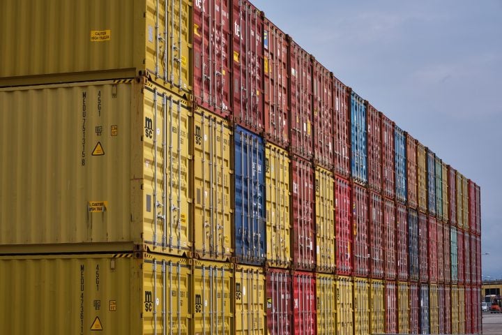 A Argentina foi o país que mais diminuiu suas compras, com queda de 17,6%. Por outro lado, o Canadá foi quem mais aumentou as compras do Brasil, com crescimento de 9,43%.