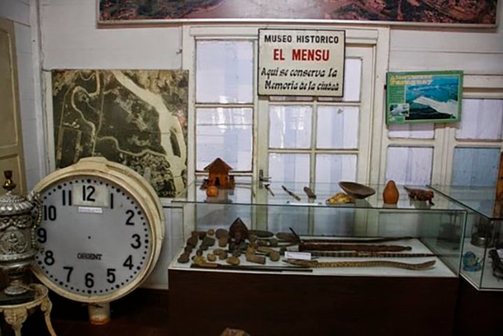 Com acervo dedicado à história local, o Museu Municipal El Mensú tem entrada gratuita. O nome é uma alusão ao mensú, trabalhador que atuava nas grandes extensões de florestas das quais eram extraídas riquezas como erva-mate e madeira.