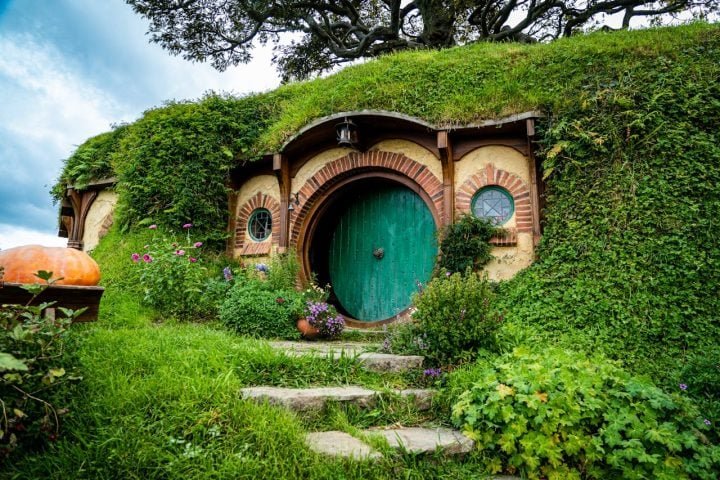 O país serviu de cenário para a maior parte das filmagens das trilogias "O Senhor dos Anéis" e "O Hobbit".