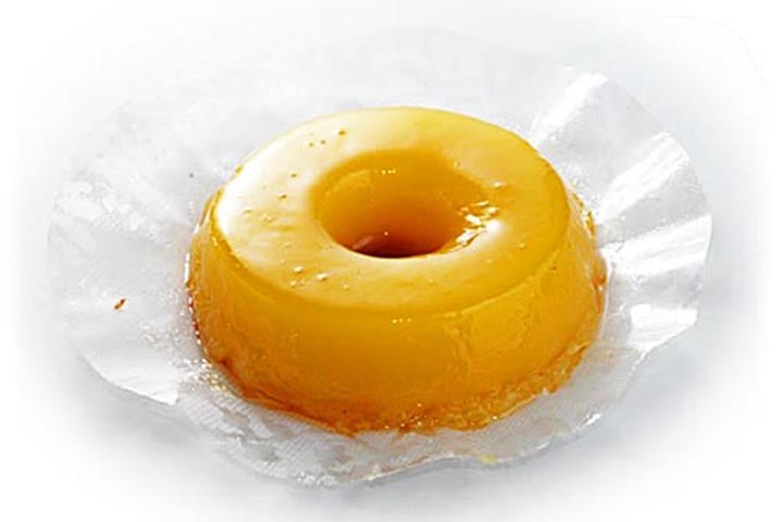 Nos terreiros das religiões de matriz africana, o quindim foi oferecido a Oxum, orixá feminino da beleza, amor, prosperidade, riqueza, das águas doces, rios e cachoeiras, cultuada no candomblé e na umbanda.