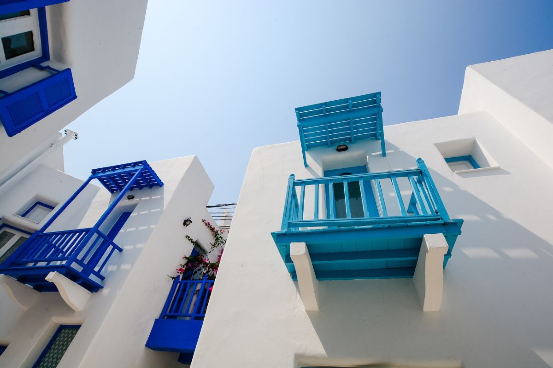 Casas gregas azuis e brancas-Freepik