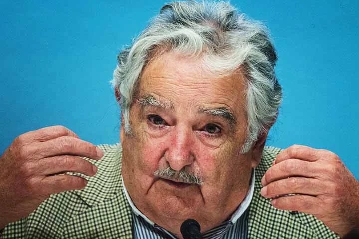 Ex-presidente do Uruguai, José “Pepe” Mujica, morreu neste 13/5/2025, aos 89 anos, Ele vinha recebendo cuidados paliativos desde que encerrou o tratamento para um câncer de esôfago, após descobrir que não havia mais chance de recuperação.  A doença foi descoberta no início de 2024. E deixou Mujica pensativo sobre seu ateísmo. Ele disse: 'Deus não existe, mas espero estar errado' -  (crédito:  Flickr Universidad de Guadalajara)