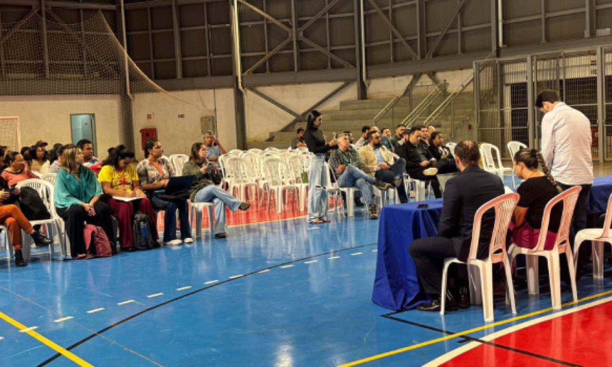 As reuniões aconteceram no Centro Comunitário do reassentamento de Paracatu de Baixo e na quadra do reassentamento de Bento Rodrigues -  (crédito: Seplag/Divulgação )